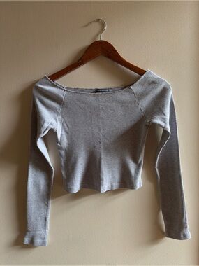 Brandy Melville Gray Ribbed Boat Neckline Long Sleeve Crop Top